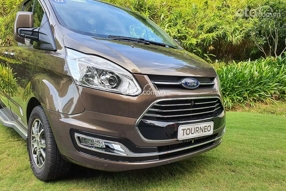 Giá xe Ford Tourneo tại Việt Nam