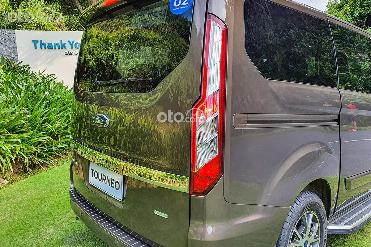 Giá xe Ford Tourneo tại Việt Nam