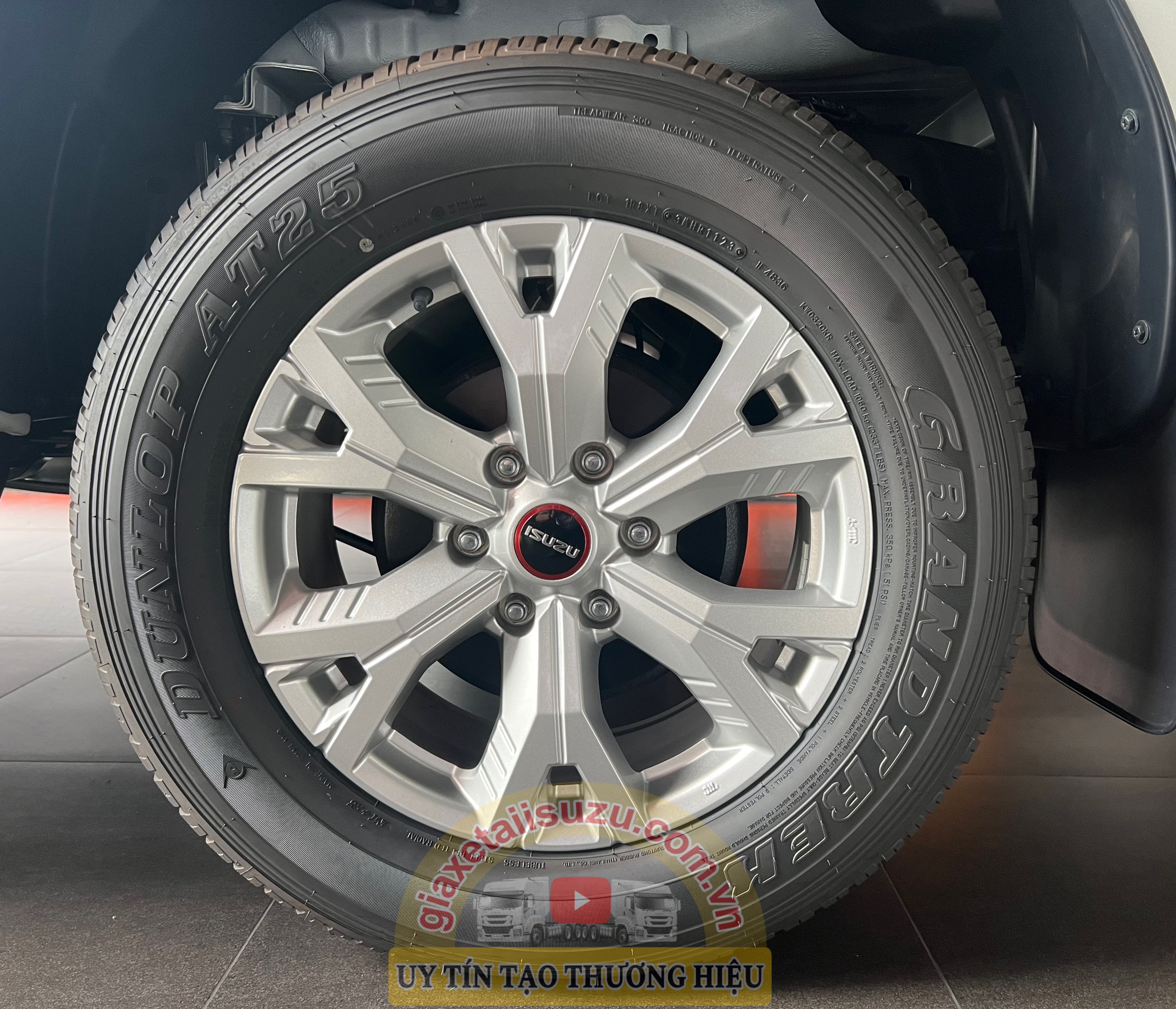 GIÁ XE ISUZU DMAX HILANDER 1.9L AT 4X2 2024