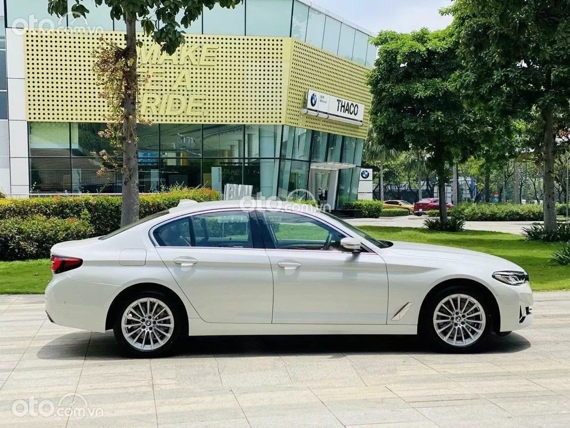 Giá xe BMW 520i kèm ưu đãi mới nhất tháng 11/2024