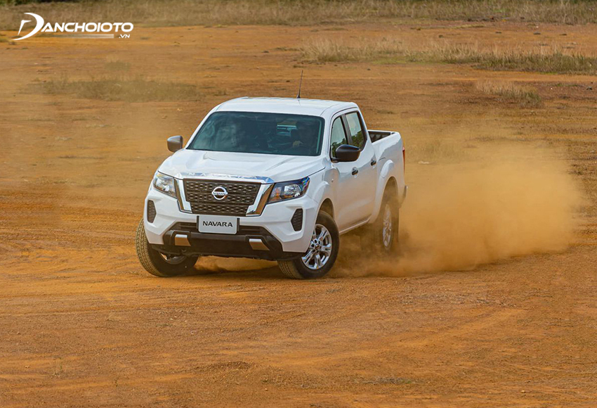 Nissan Navara: Giá xe lăn bánh & thông số kỹ thuật (9/2024)