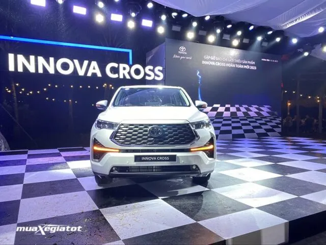 Toyota Innova Cross Hybrid