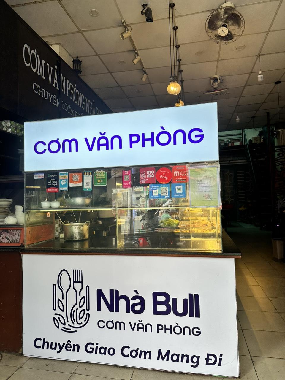 Địa chỉ quán cơm bình dân TP HCM ngon miệng - Cơm văn phòng nhà BULL