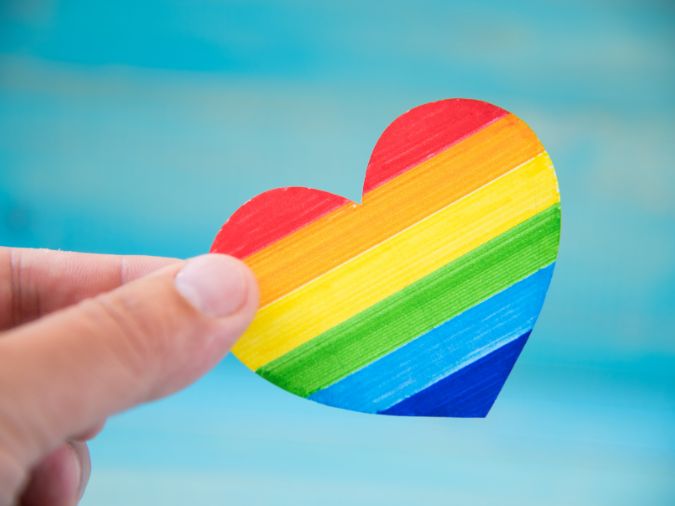 Xì trây là gì? Giải mã thuật ngữ của cộng đồng LGBT