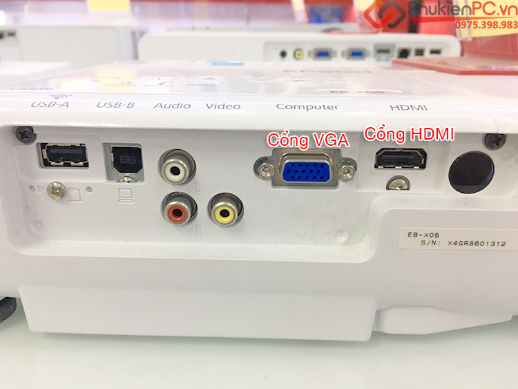 Thiết bị kết nối laptop với máy chiếu qua HDMI, VGA