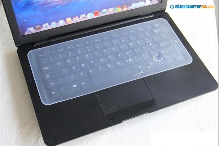 Làm gì khi bị đổ nước vào laptop | Cách xử lý nhanh và hiệu quả nhất