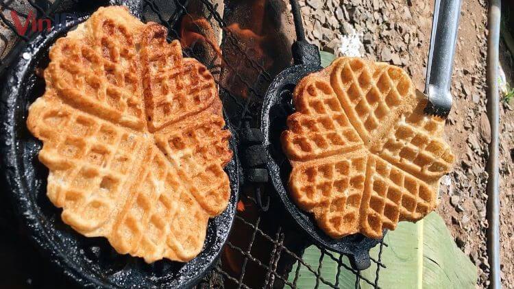 Tung 3 tuyệt chiêu cách làm bánh tổ ong - bánh Waffle nướng giòn ngon, thơm nức mũi