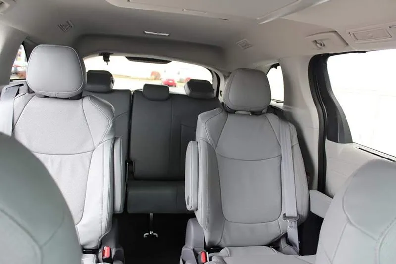 Đánh giá xe Toyota Sienna 2021: phong cách mạnh mẽ, nhiều tiện ích